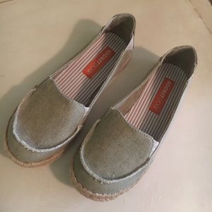 ROCKETDOG slip-ons